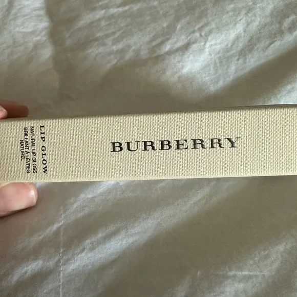 New Burberry lip gloss - Picture 3 of 6